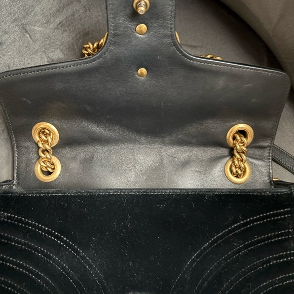 Gucci marmot black velvet medium two way chain bagAccents - Picture 16 of 17
